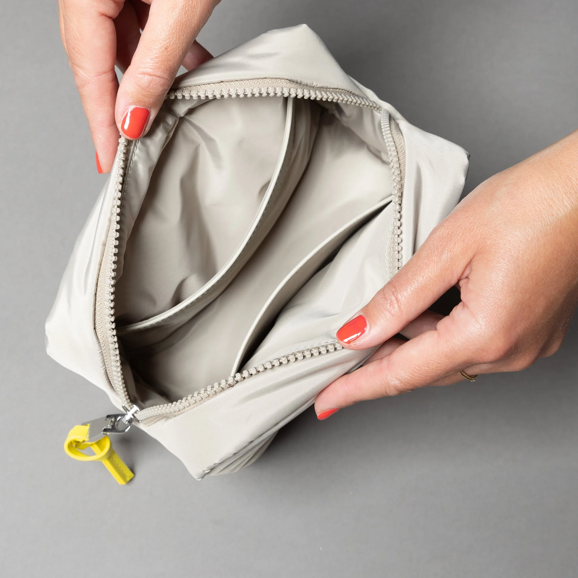 Toiletry Bag small - stone - Image 5