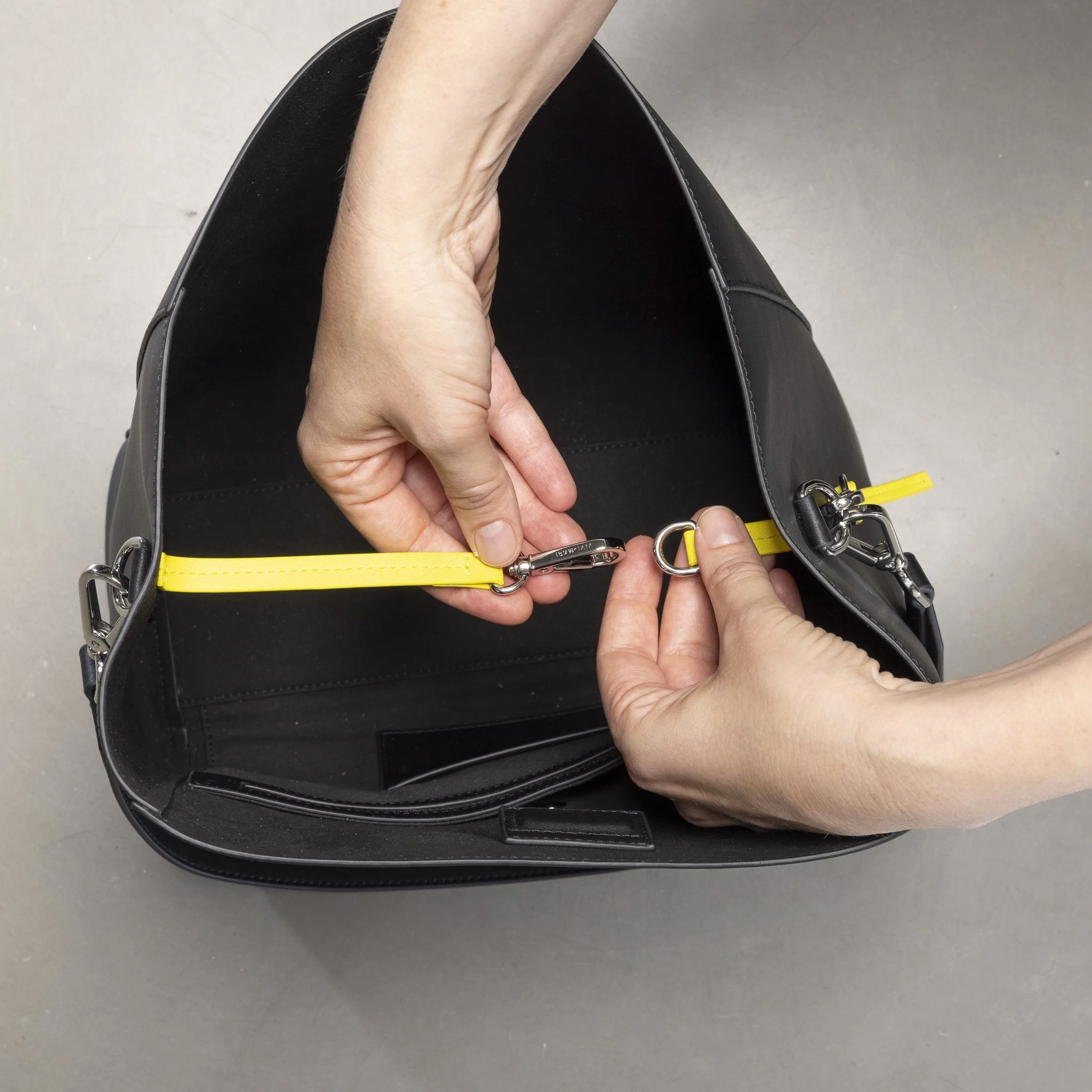 tote bag + strap basic classic - black - Image 17